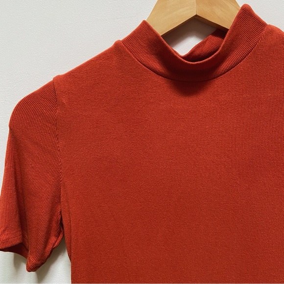 Ribbed Knit Mock-Neck Top | Small - Picture 2 of 4